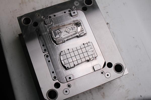 精密（mì）塑料模具曬紋工藝